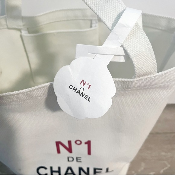 Chanel Beauty Tote Bag - Picture 7 of 11